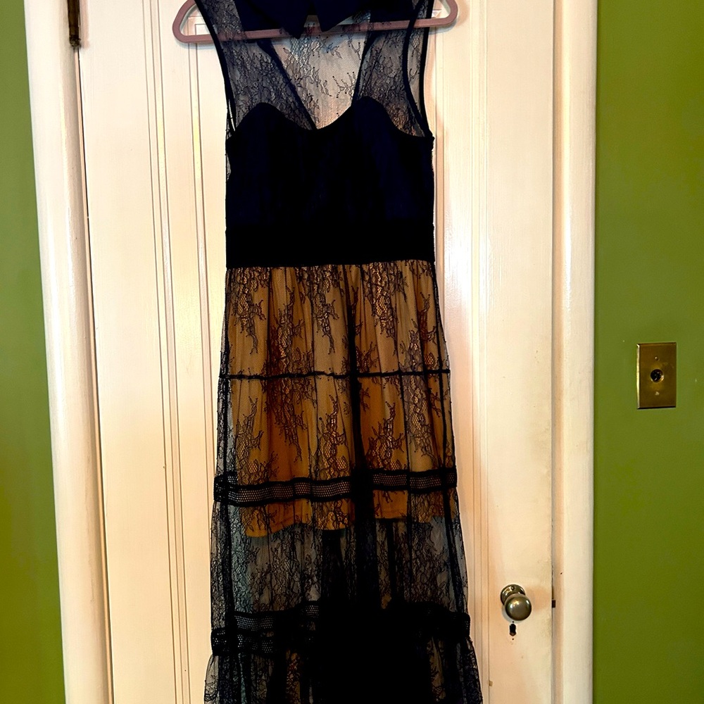Venus Navy lace dress w built in lining.